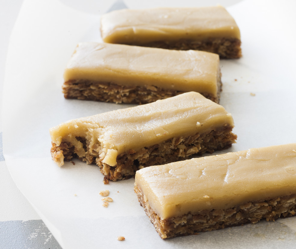 chelseawinter-co-nz-oaty-ginger-slice-chelseawinter-co-nz